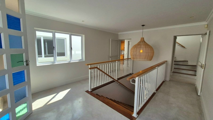 7 Bedroom Property for Sale in Whale Rock Western Cape